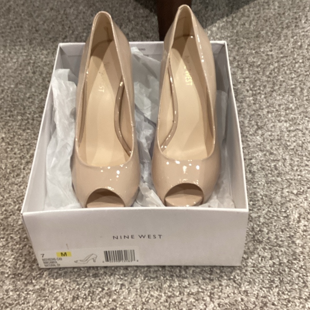 Nine West patent leather Nude Peep Toe Heels